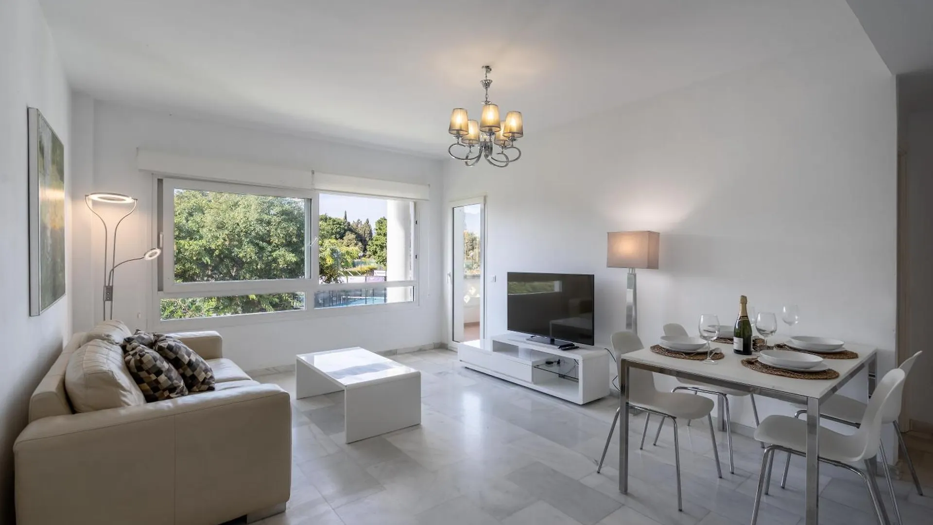 Beach Front Apartment In Puerto Banus Marbella Španělsko